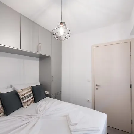 شقة Sky View Maisonette - Shared Pool Access نِكيانا