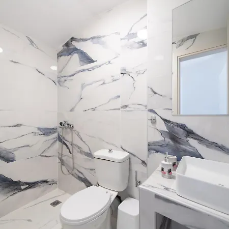 Sky View Maisonette - Shared Pool Access شقة