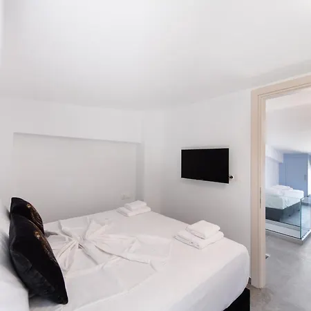 شقة Sky View Maisonette - Shared Pool Access