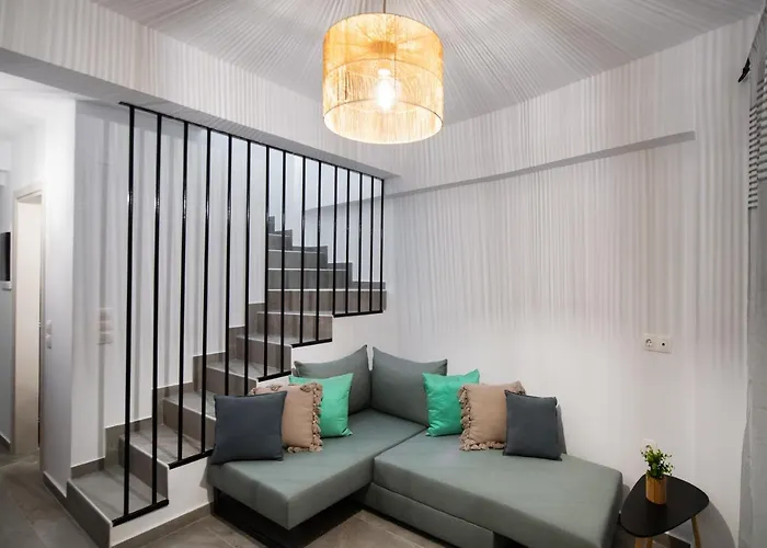 Sky View Maisonette - Shared Pool Access Apartment *